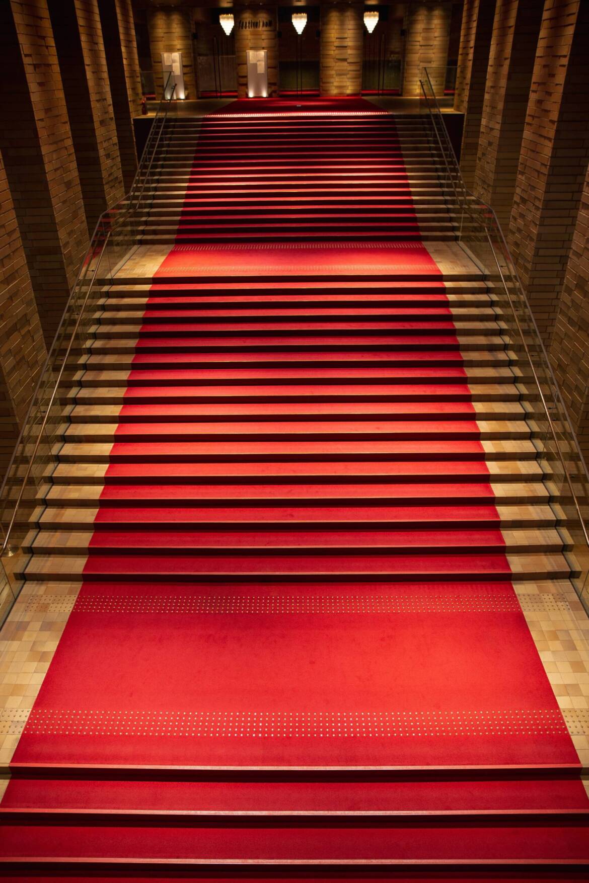 Redcarpetstairs MHKC
